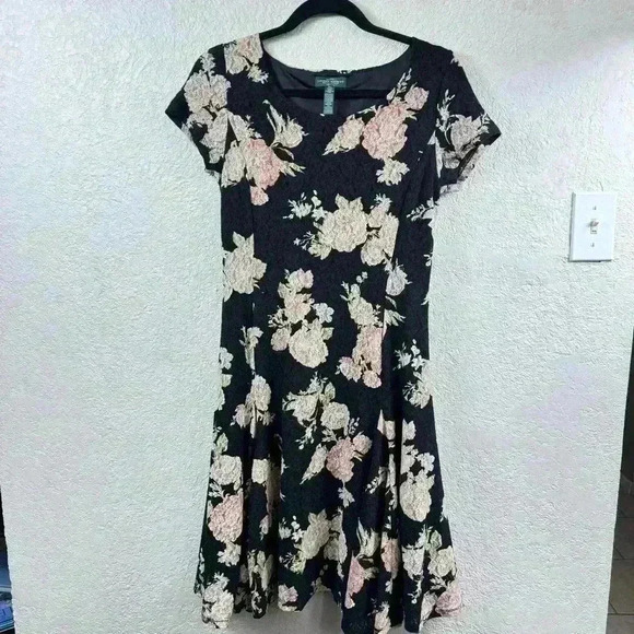Lauren Ralph Lauren Dresses & Skirts - Lauren Ralph Lauren Lace Floral Overlay Midi Dress - Size PM
